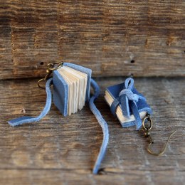 kolczyki mini książeczki książki upominek dla pisarki autorki czytelniczki bibliotekarki poetki